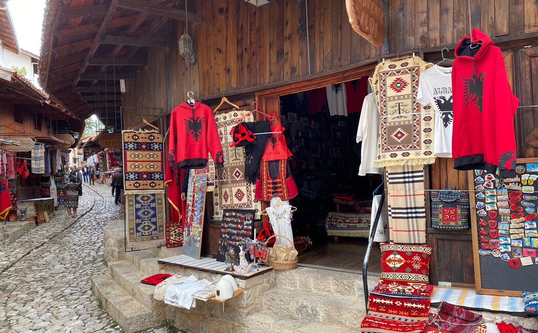Mituri și legende în ţara vulturilor