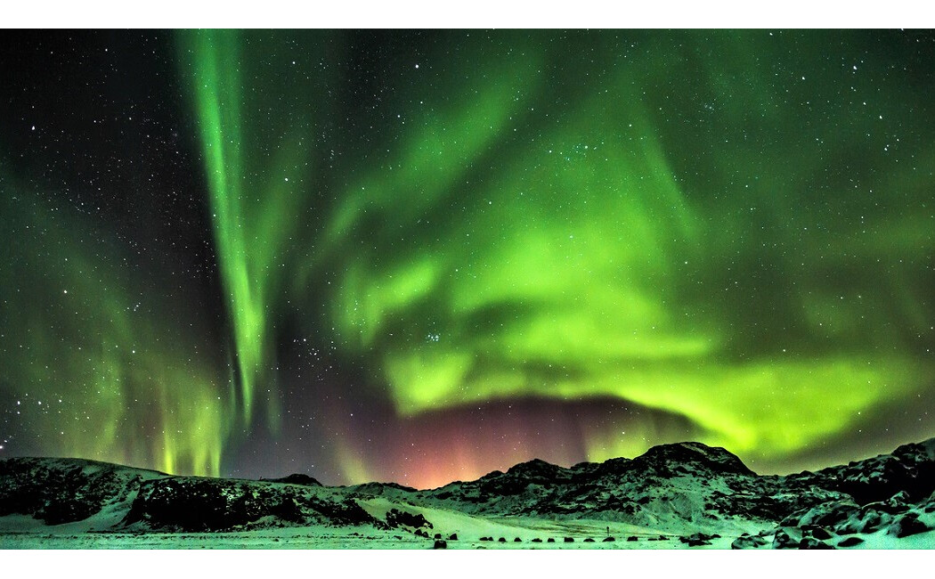Ţara gheţarilor şi a vulcanilor sub luminile nordului