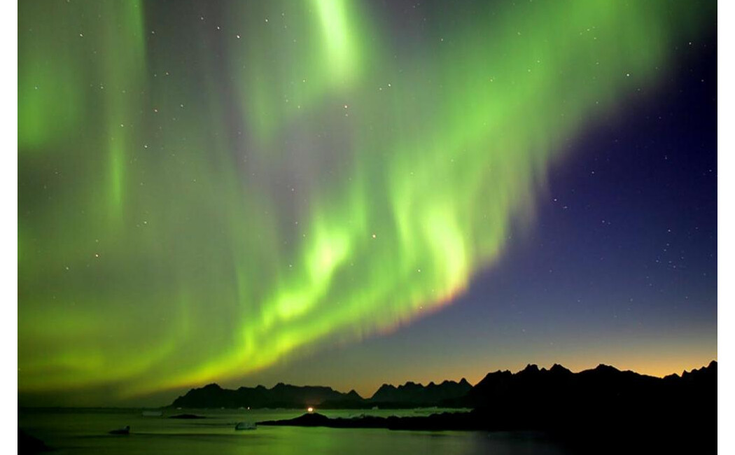 Ţara gheţarilor şi a vulcanilor sub luminile nordului