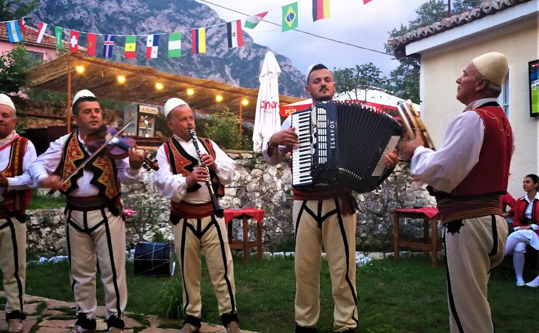 Mituri și legende în ţara vulturilor