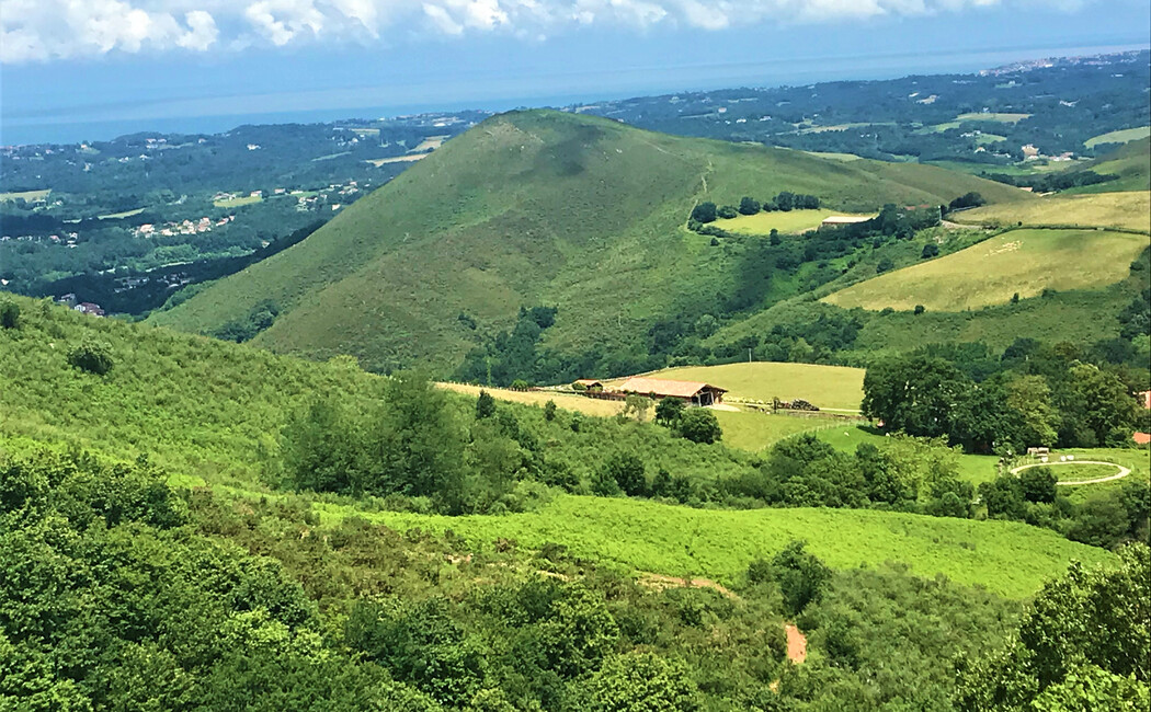 “Ţara” întinsă în două ţări
